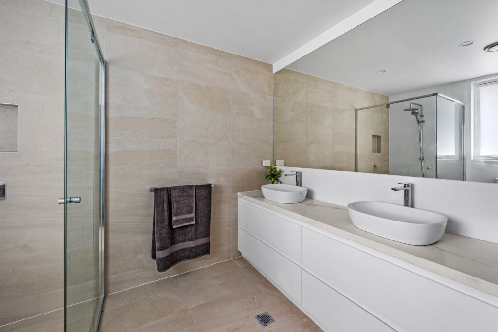 picture of the double-ensuite in the Grevillea villa at Green Ridge Hunter Valley